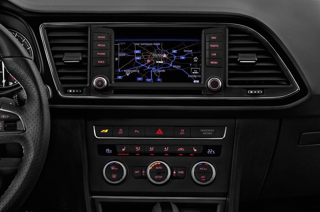 SEAT Leon (Baujahr 2016) CUPRA 290 5 Türen Mittelkonsole