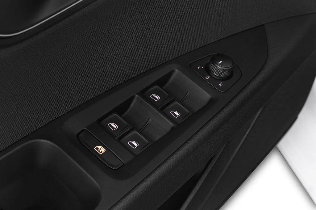 SEAT Leon (Baujahr 2014) Reference 5 Türen Bedienungselemente Tür