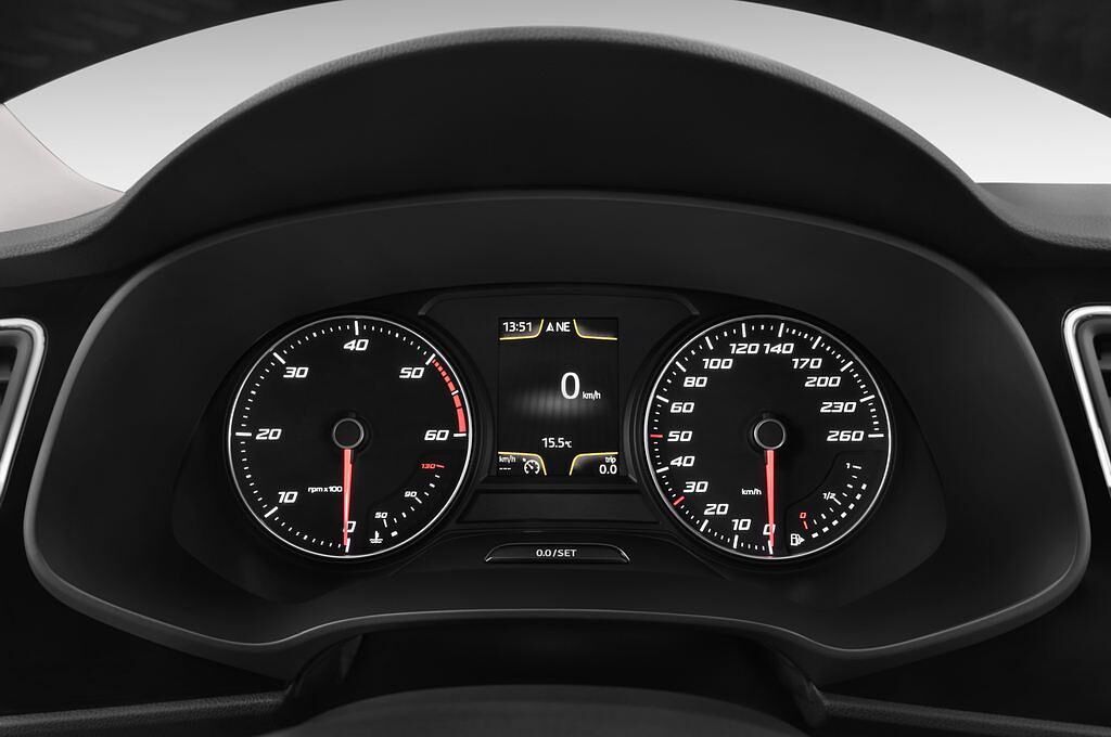 SEAT Leon (Baujahr 2014) Reference 5 Türen Tacho und Fahrerinstrumente