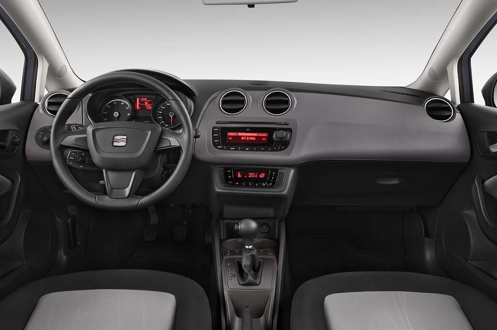 SEAT Ibiza ST (Baujahr 2013) Style 5 Türen Cockpit und Innenraum