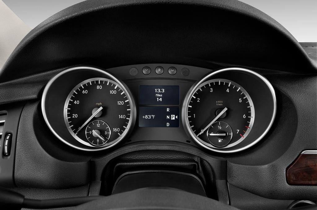 Mercedes R-Class (Baujahr 2011) R350 5 Türen Tacho und Fahrerinstrumente