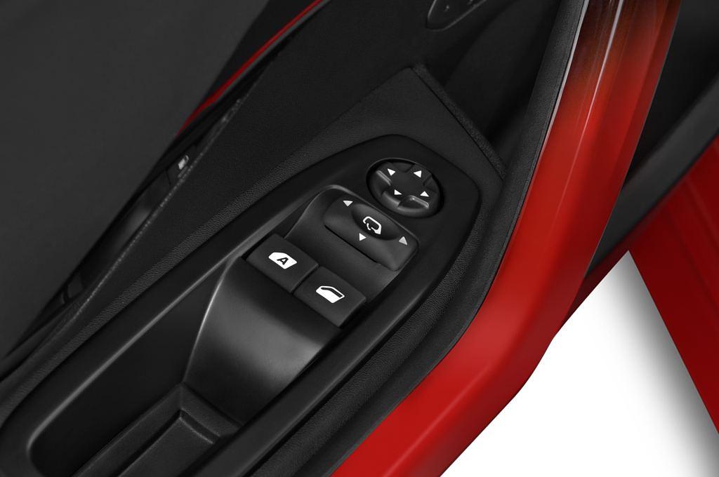 Peugeot 208 (Baujahr 2014) GTI 3 Türen Bedienungselemente Tür