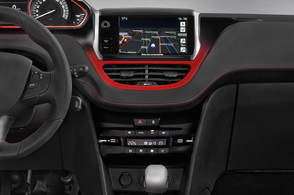 Peugeot 208 (Baujahr 2014) GTI 3 Türen Mittelkonsole