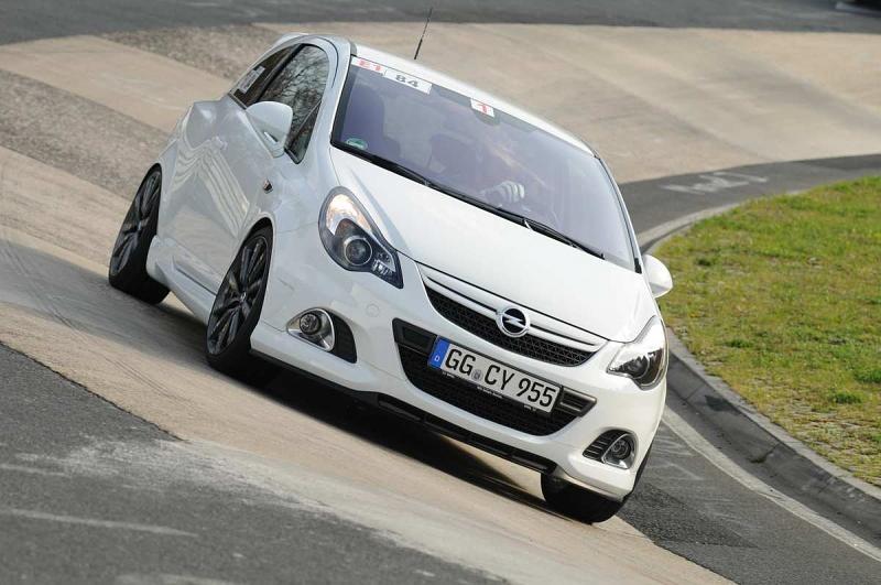 Mit dem Opel Corsa OPC im Caracciola-Karussell.