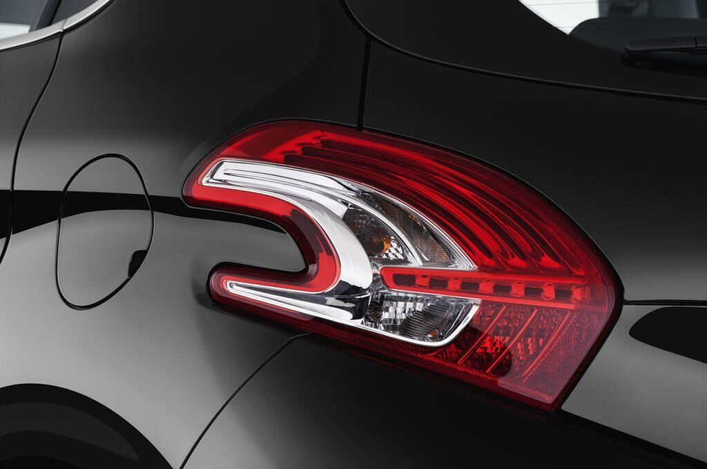 Peugeot 208 (Baujahr 2012) Allure 5 Türen Rücklicht