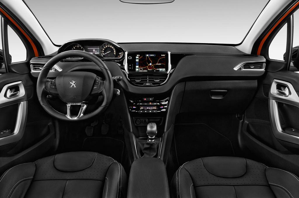 Peugeot 208 (Baujahr 2015) Allure 5 Türen Cockpit und Innenraum