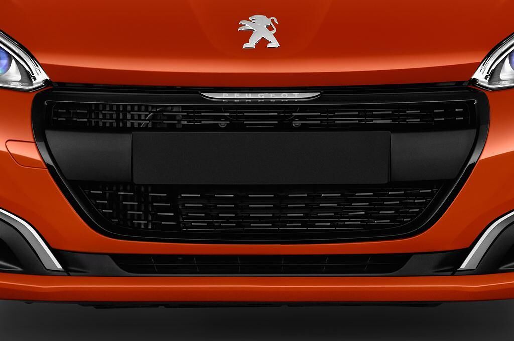 Peugeot 208 (Baujahr 2015) Allure 5 Türen Kühlergrill und Scheinwerfer
