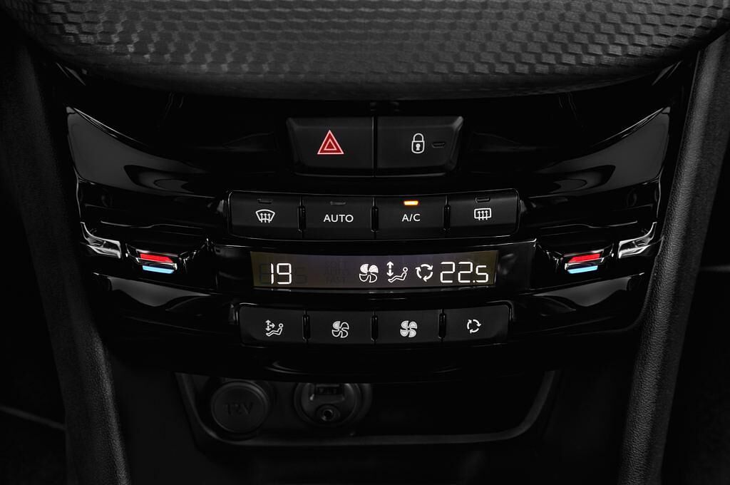 Peugeot 208 (Baujahr 2015) Allure 5 Türen Temperatur und Klimaanlage