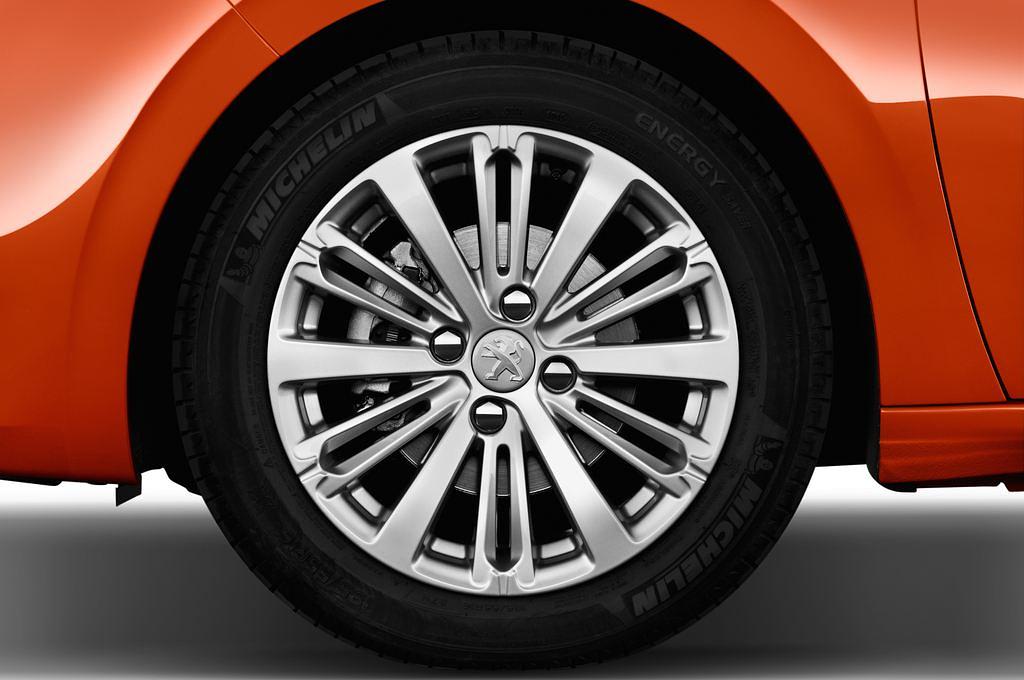 Peugeot 208 (Baujahr 2015) Allure 5 Türen Reifen und Felge