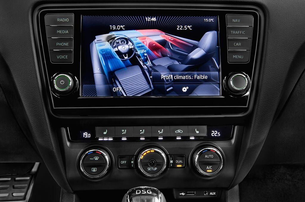 Skoda Octavia (Baujahr 2014) 2.0 Tsi Green Tec Dsg Rs Combi 5 Türen Temperatur und Klimaanlage
