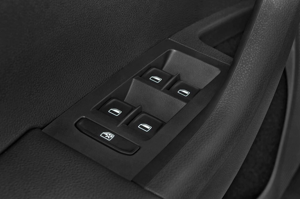Skoda Octavia (Baujahr 2015) Scout 5 Türen Bedienungselemente Tür