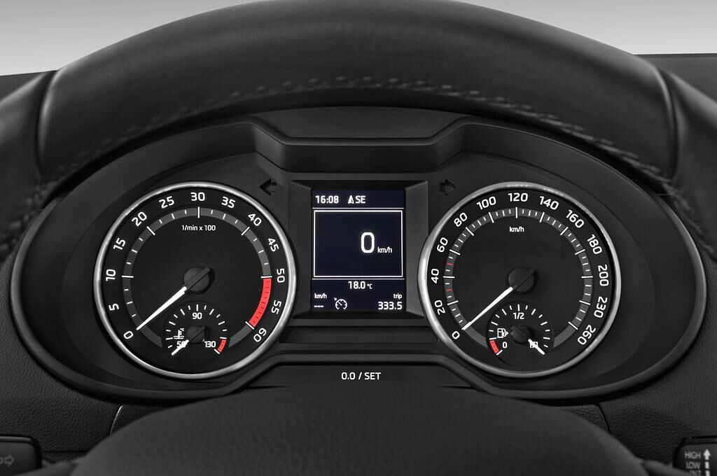 Skoda Octavia (Baujahr 2015) Scout 5 Türen Tacho und Fahrerinstrumente