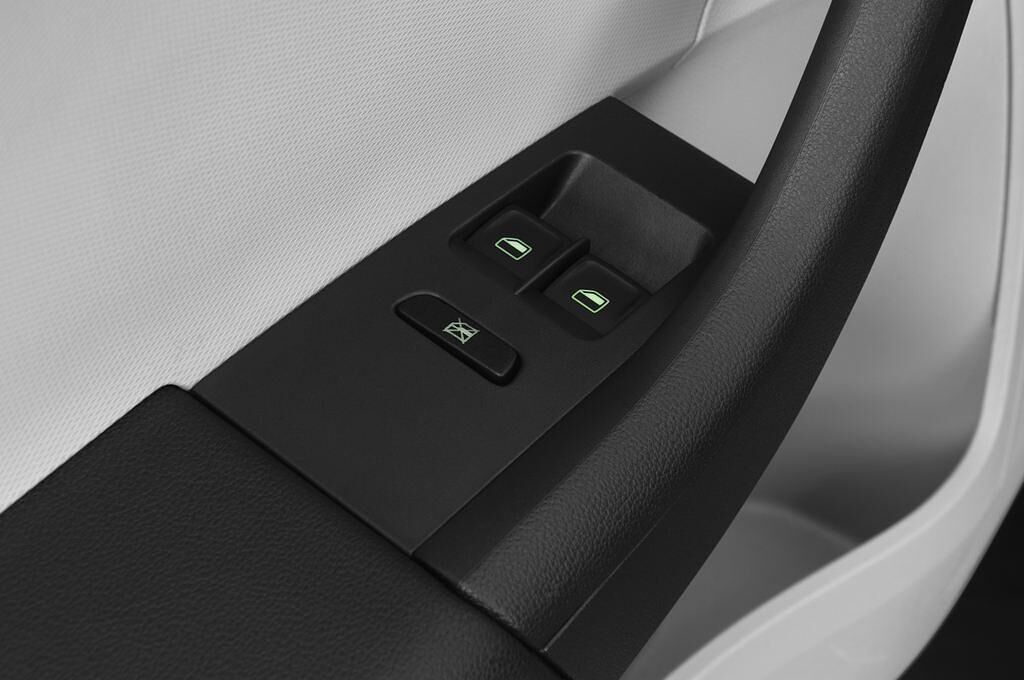 Skoda Rapid (Baujahr 2013) Elegance 5 Türen Bedienungselemente Tür