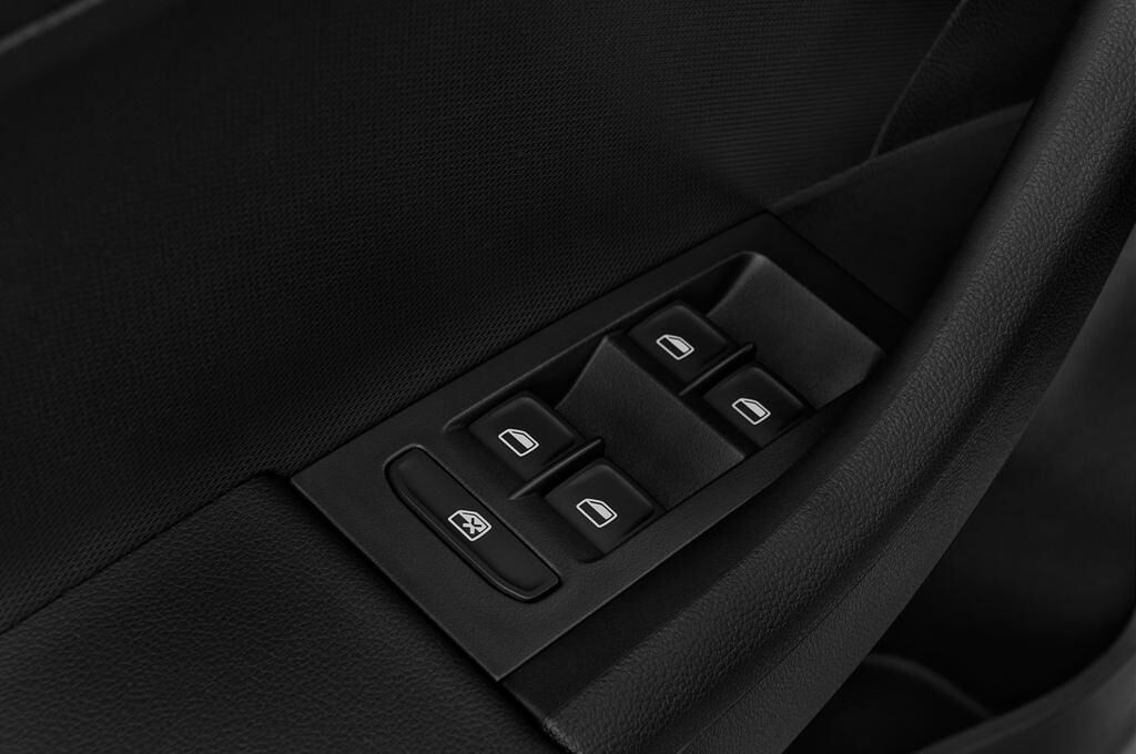 Skoda Rapid Spaceback (Baujahr 2014) Elegance 5 Türen Bedienungselemente Tür