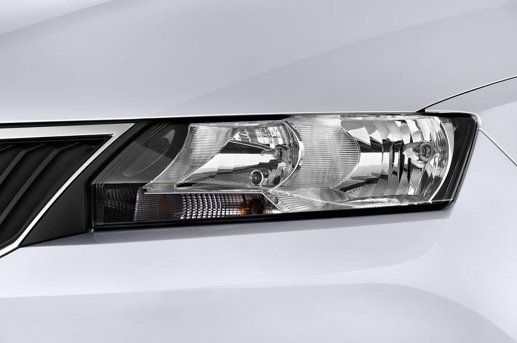 Skoda Rapid Spaceback (Baujahr 2014) Elegance 5 Türen Scheinwerfer