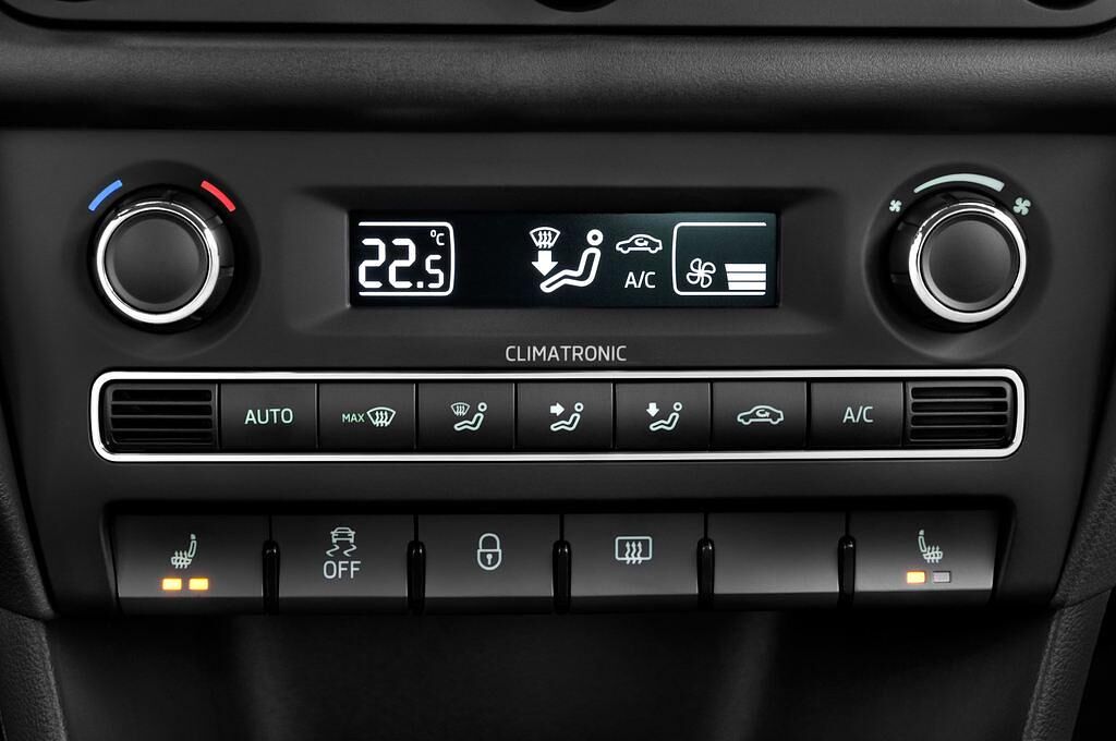 Skoda Rapid Spaceback (Baujahr 2014) Elegance 5 Türen Temperatur und Klimaanlage