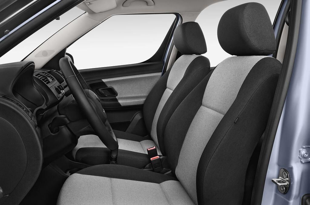 Skoda Roomster (Baujahr 2013) Active 5 Türen Vordersitze
