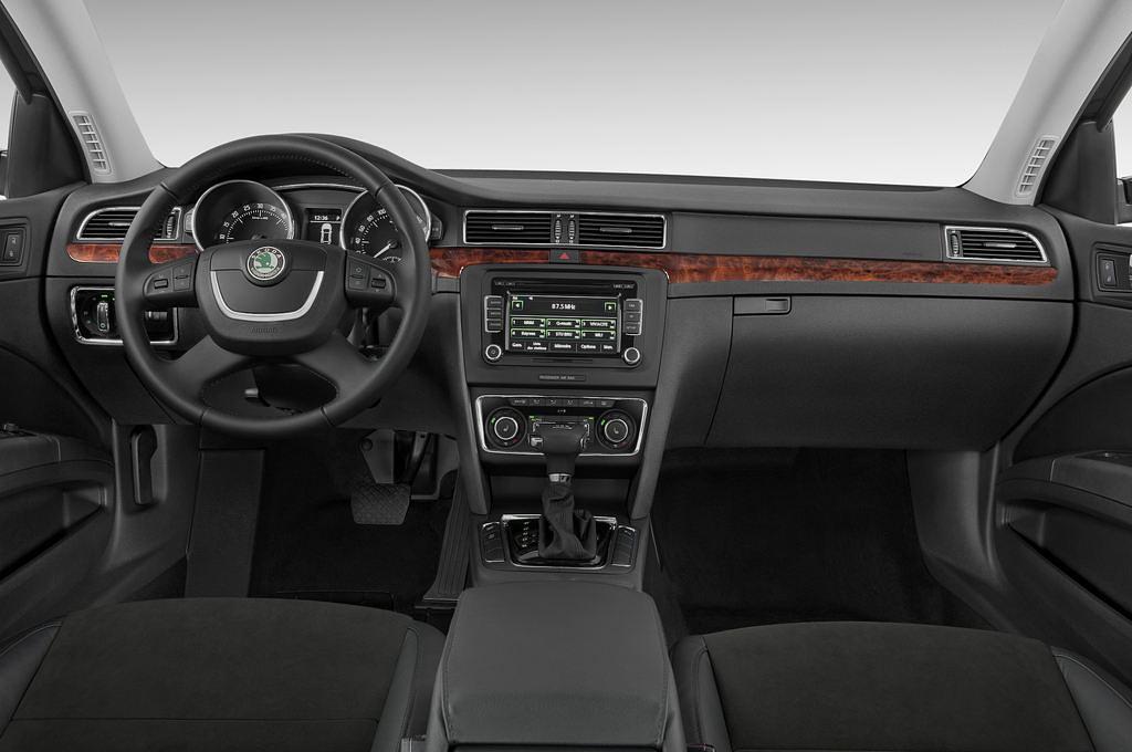 Skoda Superb (Baujahr 2009) Elegance 4 Türen Cockpit und Innenraum