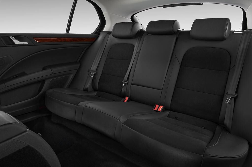 Skoda Superb (Baujahr 2009) Elegance 4 Türen Rücksitze