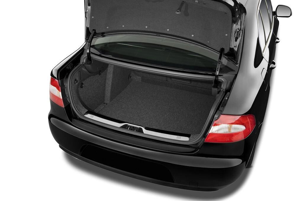 Skoda Superb (Baujahr 2009) Elegance 4 Türen Kofferraum
