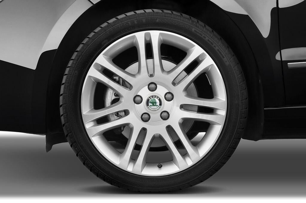 Skoda Superb (Baujahr 2009) Elegance 4 Türen Reifen und Felge