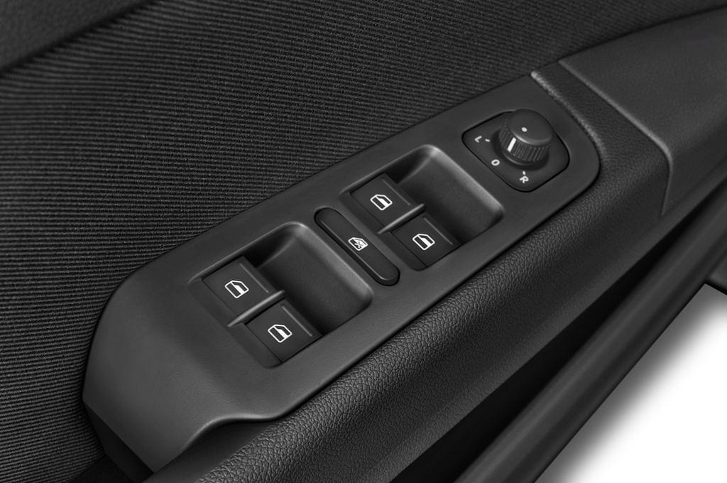 Skoda Superb (Baujahr 2015) Active 5 Türen Bedienungselemente Tür