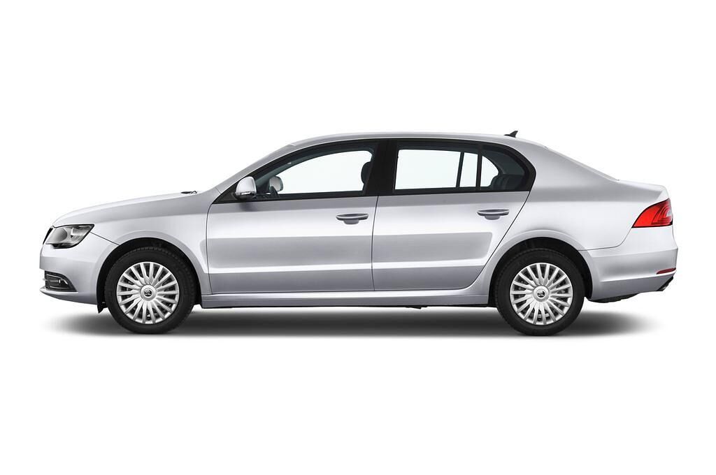 Skoda Superb (Baujahr 2015) Active 5 Türen Seitenansicht