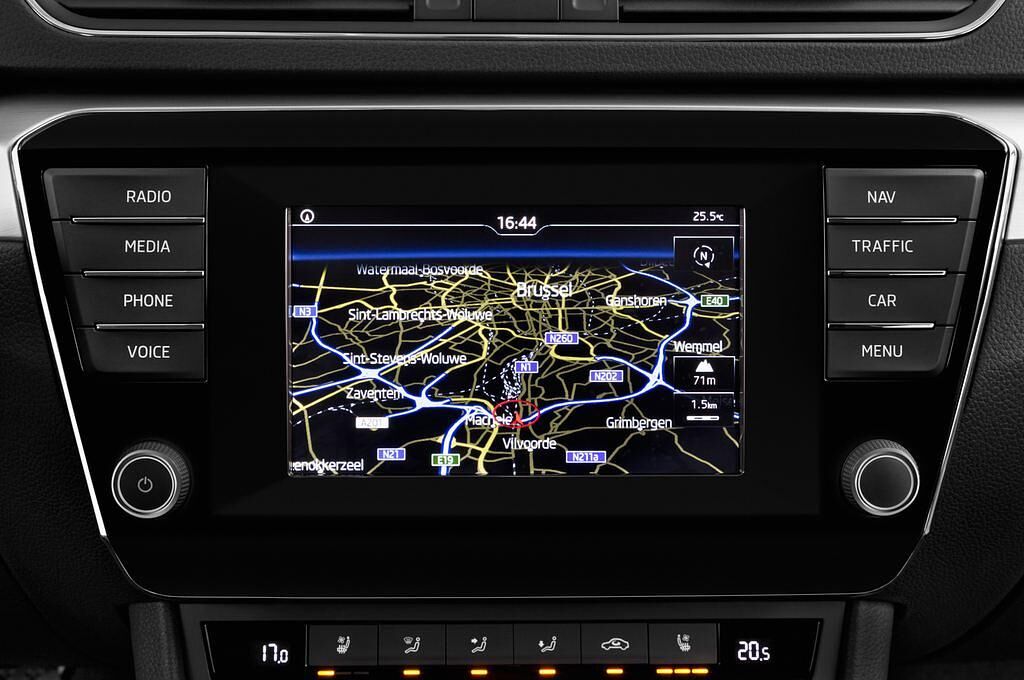 Skoda Superb (Baujahr 2016) Ambition 5 Türen Radio und Infotainmentsystem