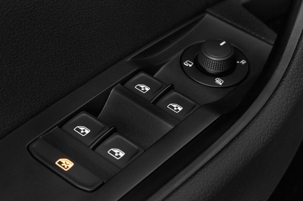 Skoda Superb (Baujahr 2016) Ambition 5 Türen Bedienungselemente Tür