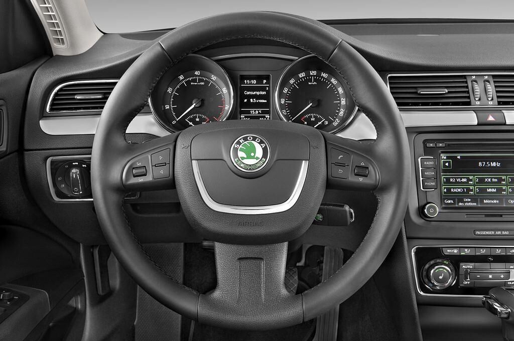 Skoda Superb (Baujahr 2010) Elegance 5 Türen Lenkrad