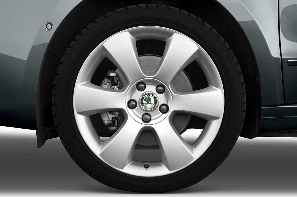 Skoda Superb (Baujahr 2010) Elegance 5 Türen Reifen und Felge