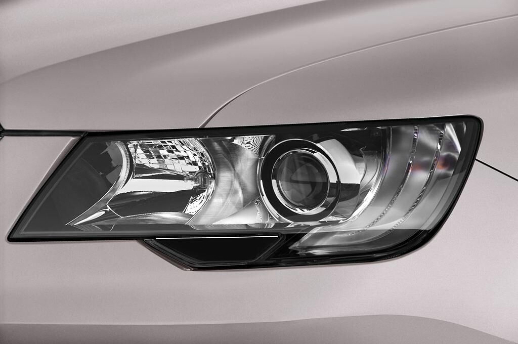 Skoda Superb (Baujahr 2014) Ambition 5 Türen Scheinwerfer