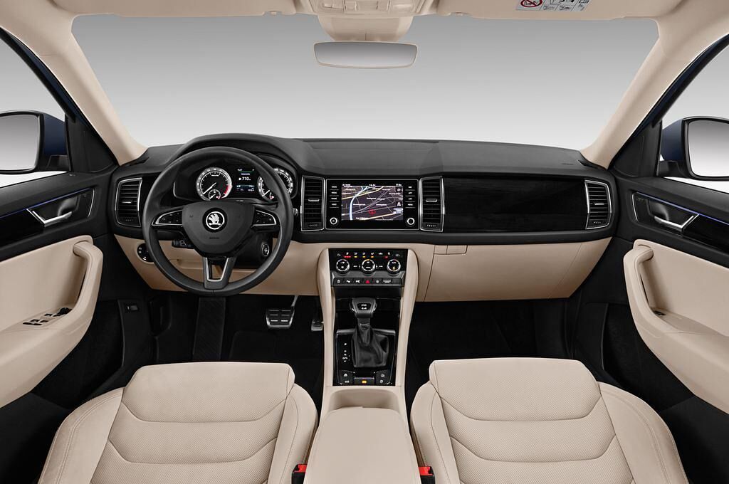 Skoda Kodiaq (Baujahr 2017) Style 5 Türen Cockpit und Innenraum