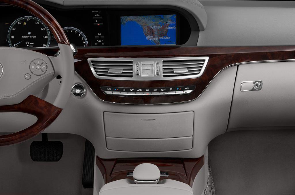 Mercedes S-Class (Baujahr 2010) - 4 Türen Mittelkonsole