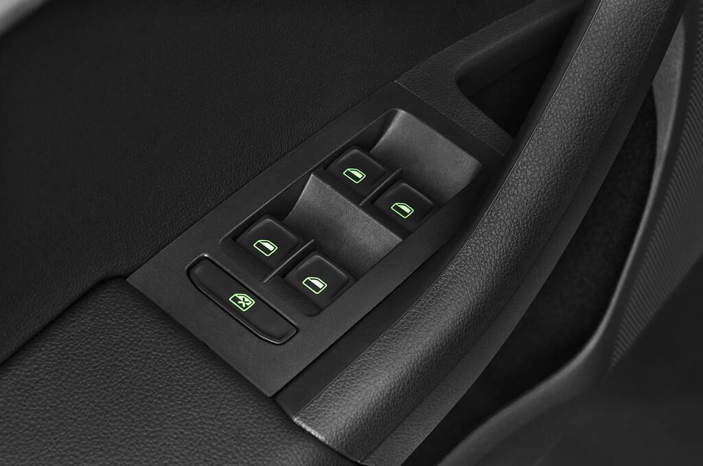 Skoda Octavia (Baujahr 2014) Ambition 5 Türen Bedienungselemente Tür