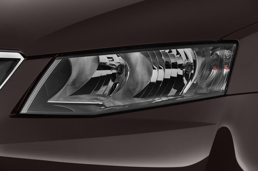 Skoda Octavia (Baujahr 2014) Ambition 5 Türen Scheinwerfer