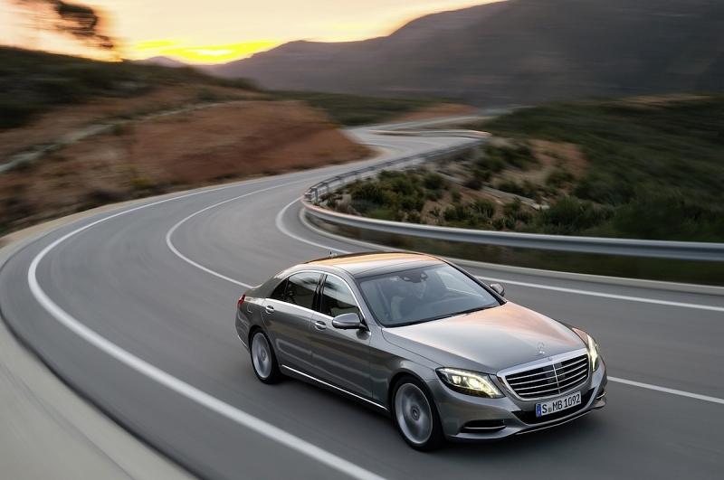 Die Mercedes-Benz S Klasse 2013 lässt sich problemlos schnell bewegen