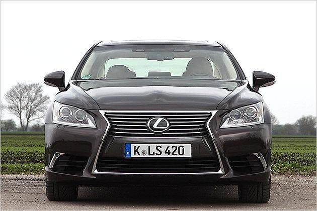 Egal, ob man ihn mag oder nicht: Mit dem neuen Grill wirkt der LS sportlicher