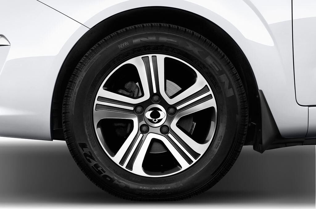 Ssangyong Rodius (Baujahr 2014) Sapphire 5 Türen Reifen und Felge