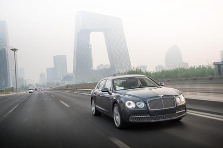Bentley Flying Spur - Ins Herz der Mitte