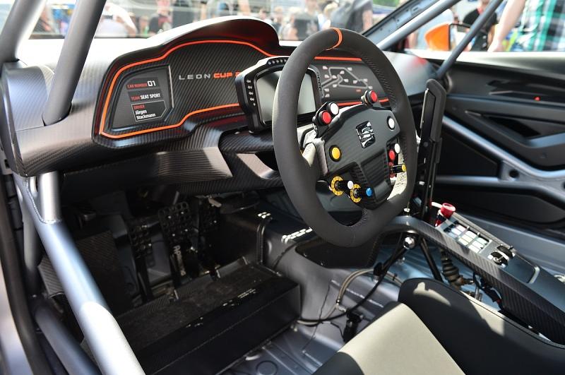 Das Cockpit des Seat Leon Cup Racer ist auf Leichtgewicht getrimmt