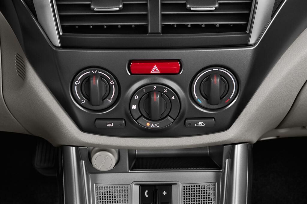 Subaru Forester (Baujahr 2011) Trend 5 Türen Temperatur und Klimaanlage