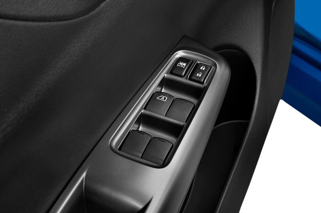 Subaru Impreza (Baujahr 2011) WRX STI 4 Türen Bedienungselemente Tür