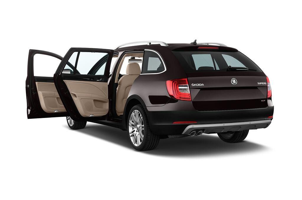 Skoda Superb (Baujahr 2015) Elegance 5 Türen Tür geöffnet