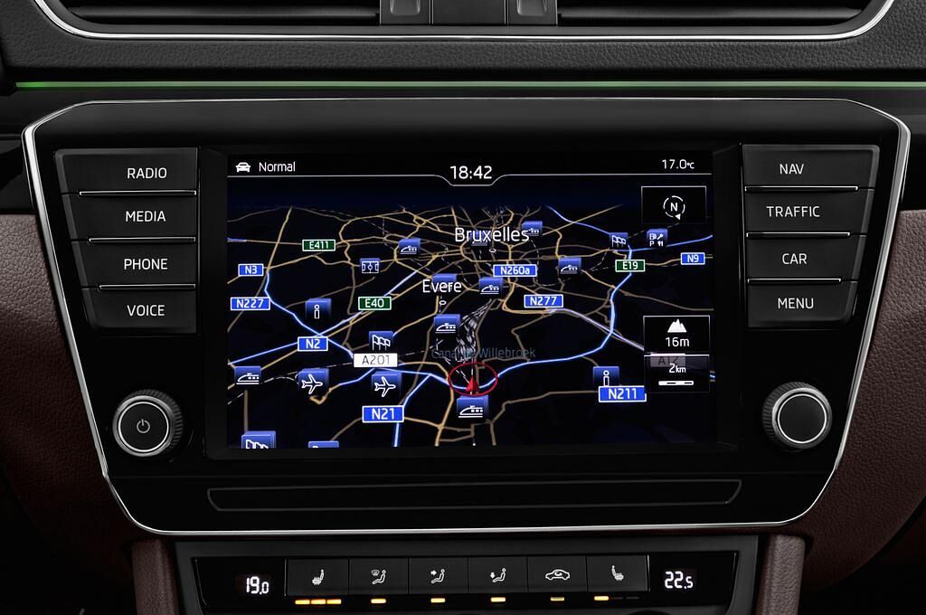 Skoda Superb Combi (Baujahr 2016) L&K 5 Türen Radio und Infotainmentsystem