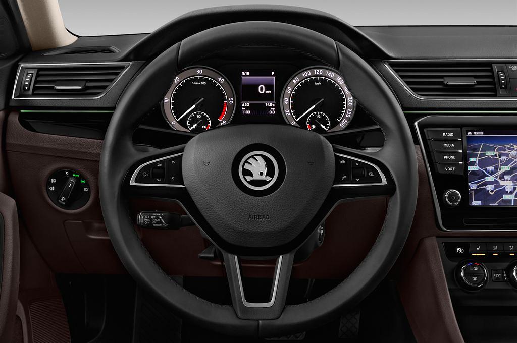 Skoda Superb Combi (Baujahr 2016) L&K 5 Türen Lenkrad