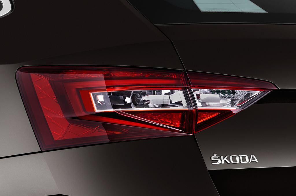 Skoda Superb Combi (Baujahr 2016) L&K 5 Türen Rücklicht