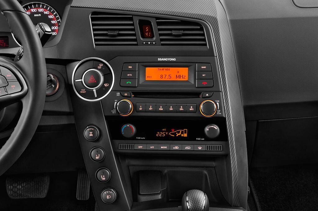 Ssangyong Actyon Sports (Baujahr 2012) Quartz 4 Türen Mittelkonsole