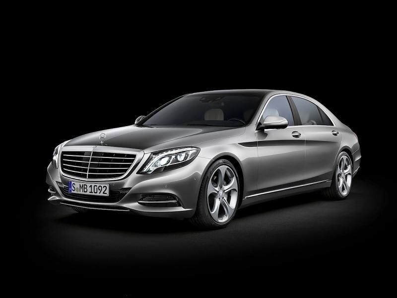 Der Kühlergrill steht bei Mercedes-Benz S Klasse 2013 steiler als beim Vorgänger