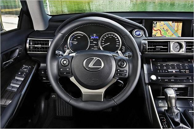 Die Ausstattungen außer dem F-Sport haben klassische Rundinstrumente